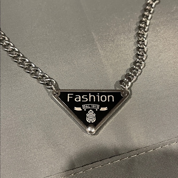 Chic Silver Fashion Necklace - Picture 3 of 5